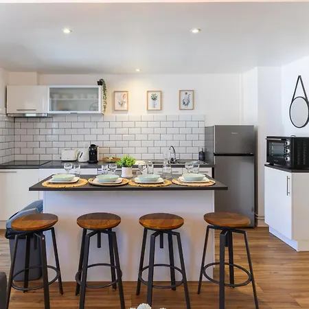 Grand Avec Balcon Hyper - Centre Apartment